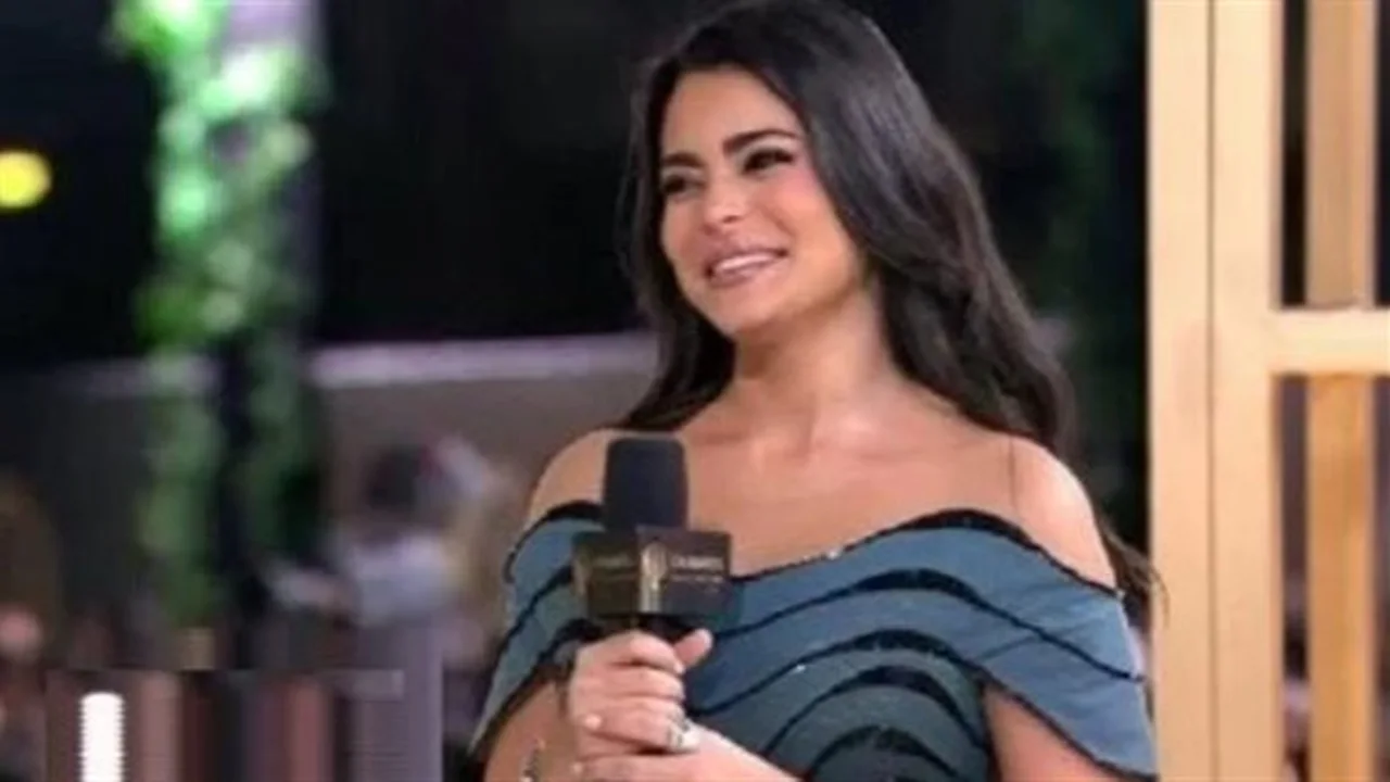 أزمات مستمرة.. هل تتعمد أسماء جلال ملاحقة التريند بعد فيلم السلم والثعبان 2؟